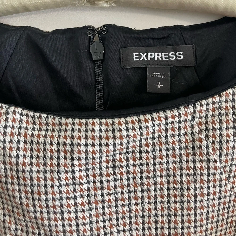 Express Dress - Picture 2 of 8
